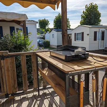 مكان تخييم Mobilhome Avec Piscine- A 10 Minutes